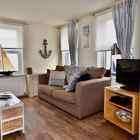 Boat House Sleeps 4 In The Centre Of The Sailing Mecca Of Cowes Villa Cowes  Exterior photo