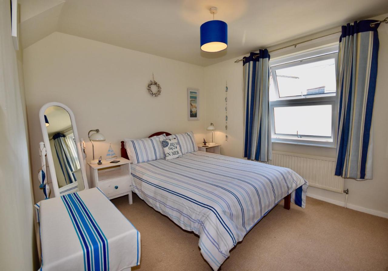 Boat House Sleeps 4 In The Centre Of The Sailing Mecca Of Cowes Villa Cowes  Exterior photo