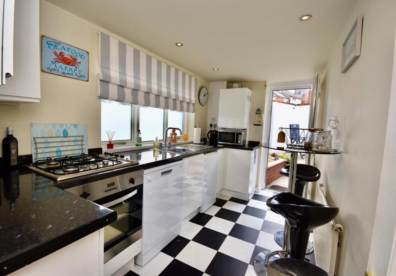 Boat House Sleeps 4 In The Centre Of The Sailing Mecca Of Cowes Villa Cowes  Exterior photo