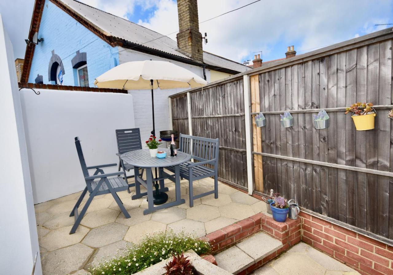 Boat House Sleeps 4 In The Centre Of The Sailing Mecca Of Cowes Villa Cowes  Exterior photo