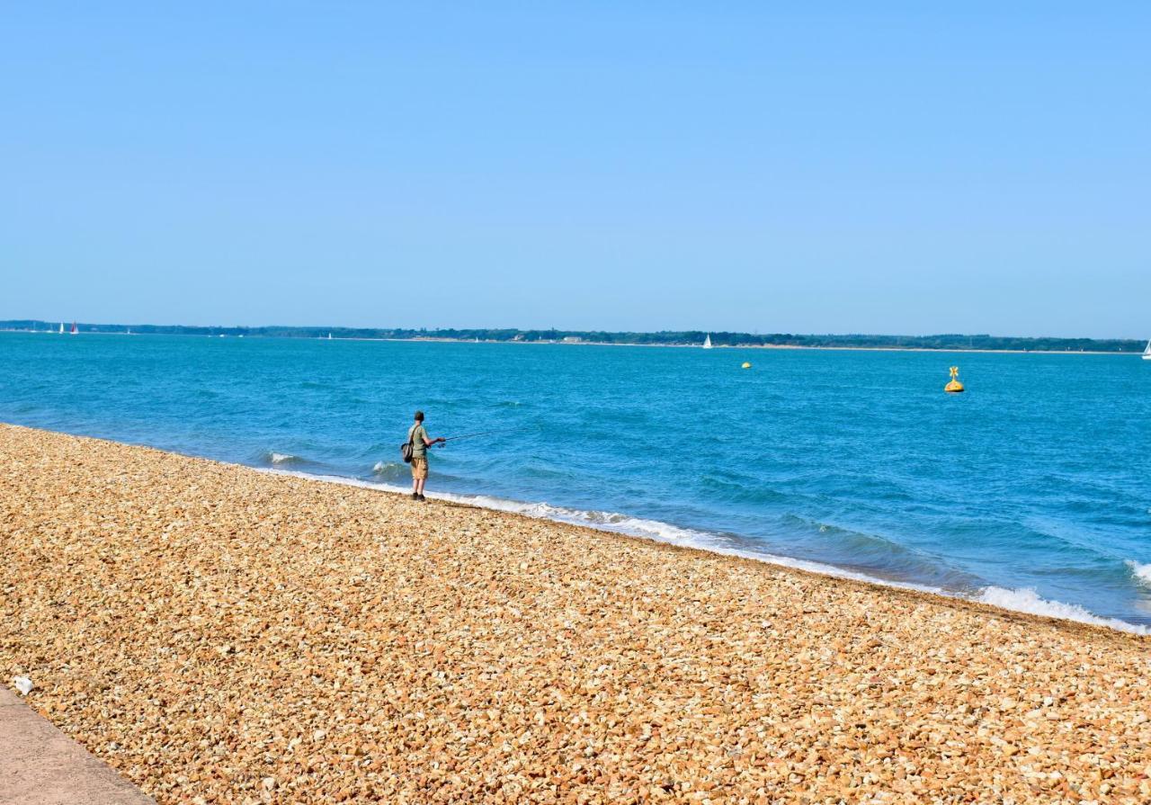 Boat House Sleeps 4 In The Centre Of The Sailing Mecca Of Cowes Villa Cowes  Exterior photo