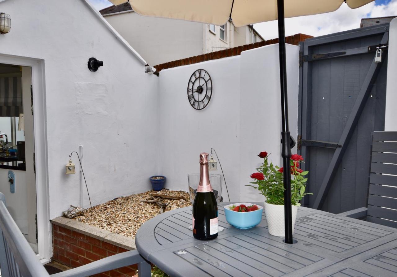 Boat House Sleeps 4 In The Centre Of The Sailing Mecca Of Cowes Villa Cowes  Exterior photo