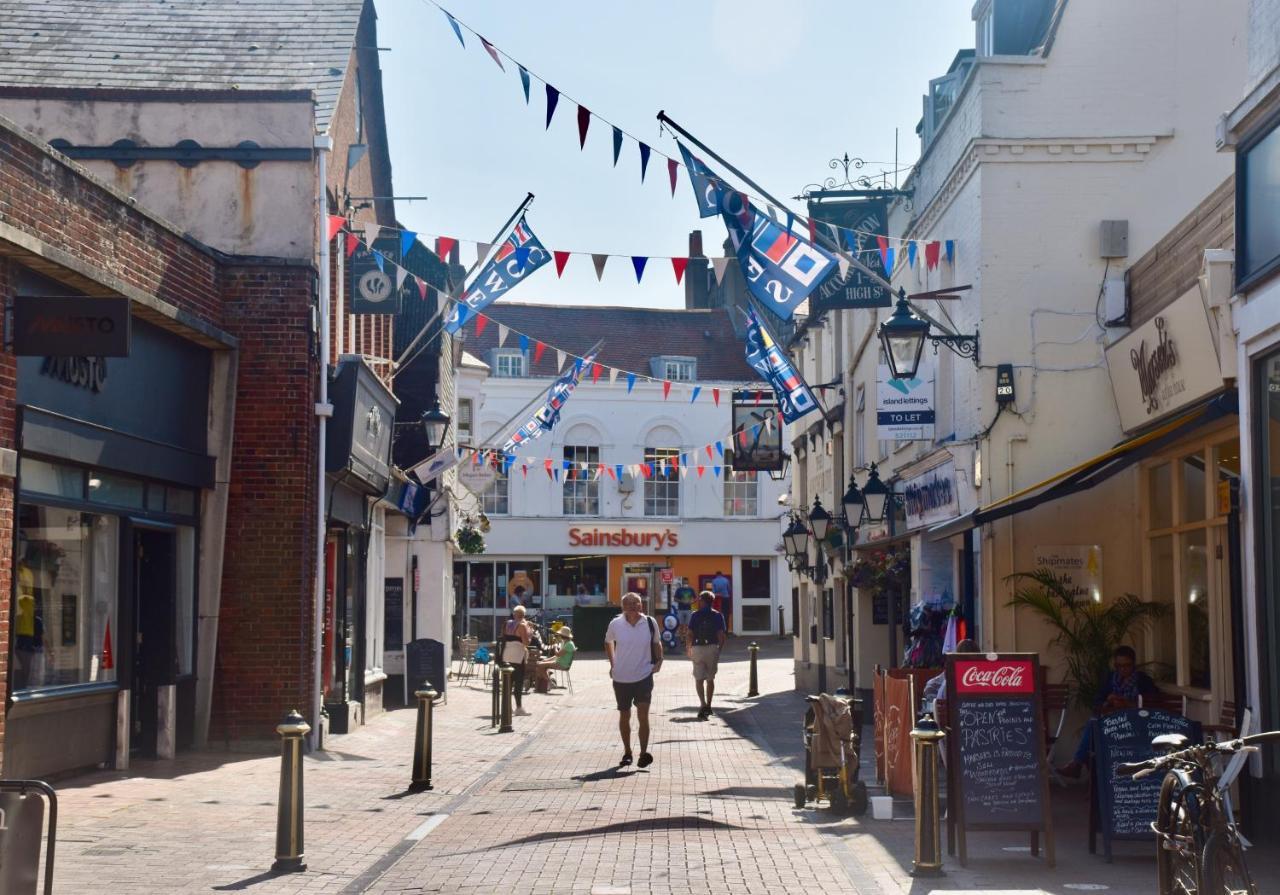 Boat House Sleeps 4 In The Centre Of The Sailing Mecca Of Cowes Villa Cowes  Exterior photo