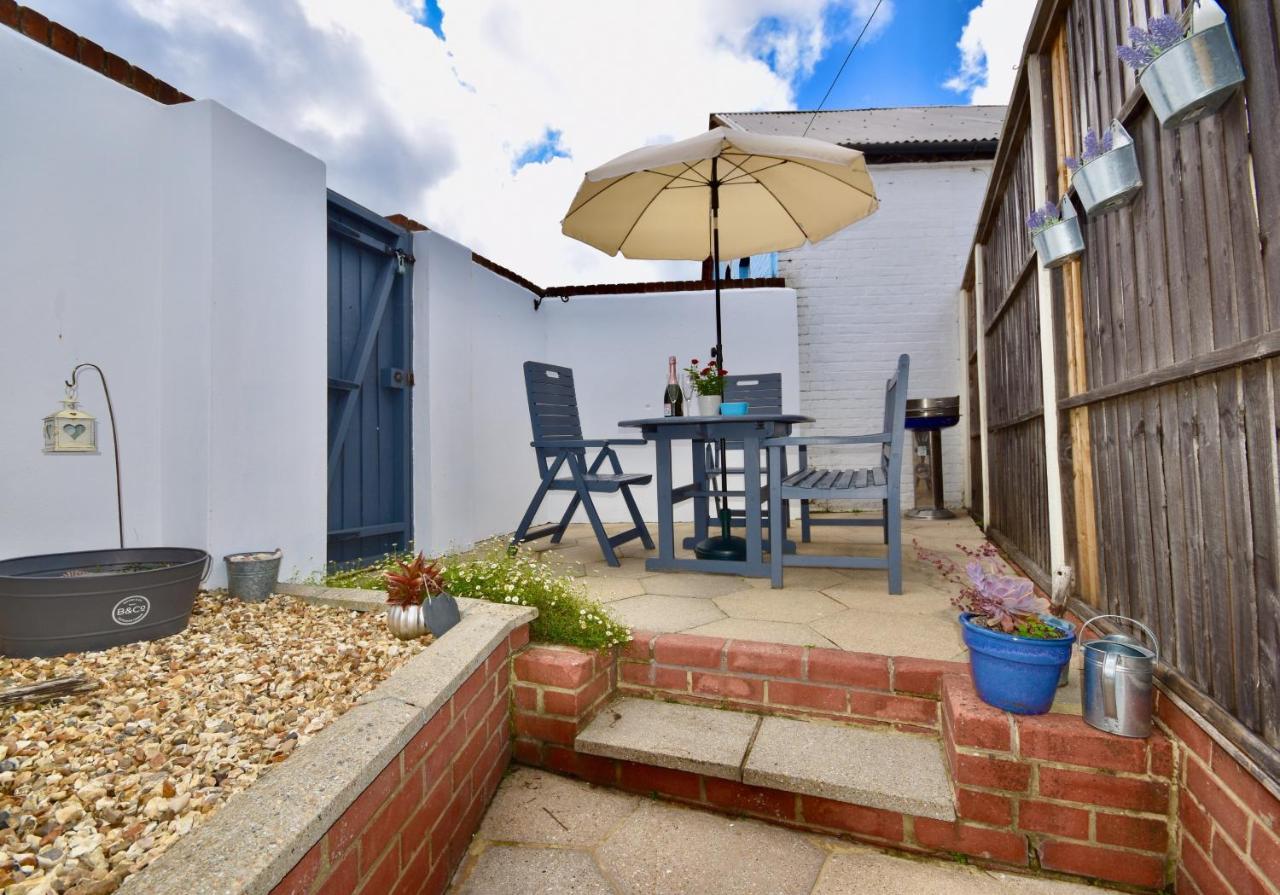 Boat House Sleeps 4 In The Centre Of The Sailing Mecca Of Cowes Villa Cowes  Exterior photo