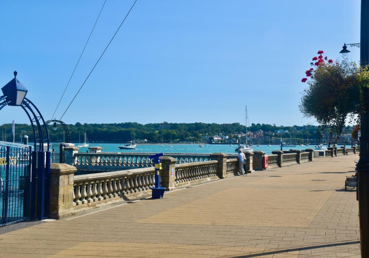 Boat House Sleeps 4 In The Centre Of The Sailing Mecca Of Cowes Villa Cowes  Exterior photo