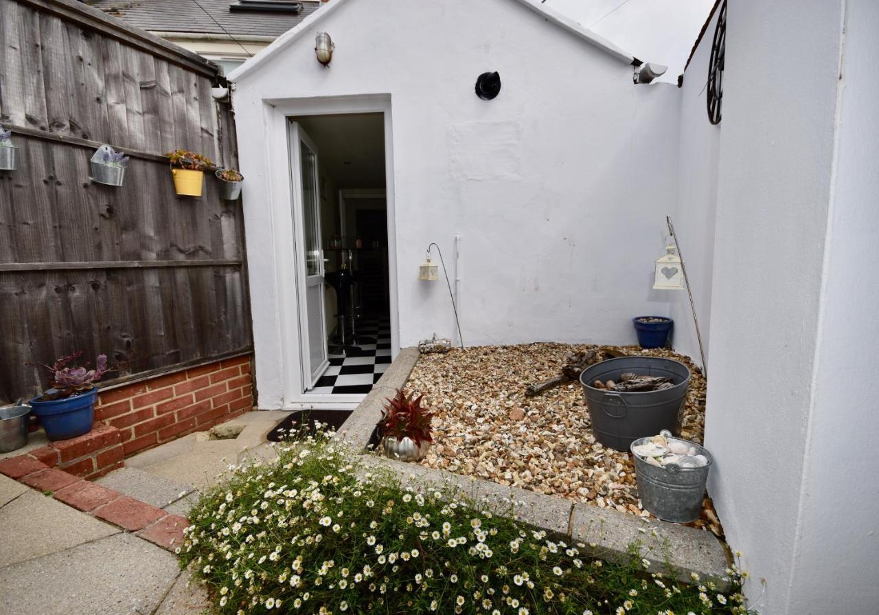 Boat House Sleeps 4 In The Centre Of The Sailing Mecca Of Cowes Villa Cowes  Exterior photo