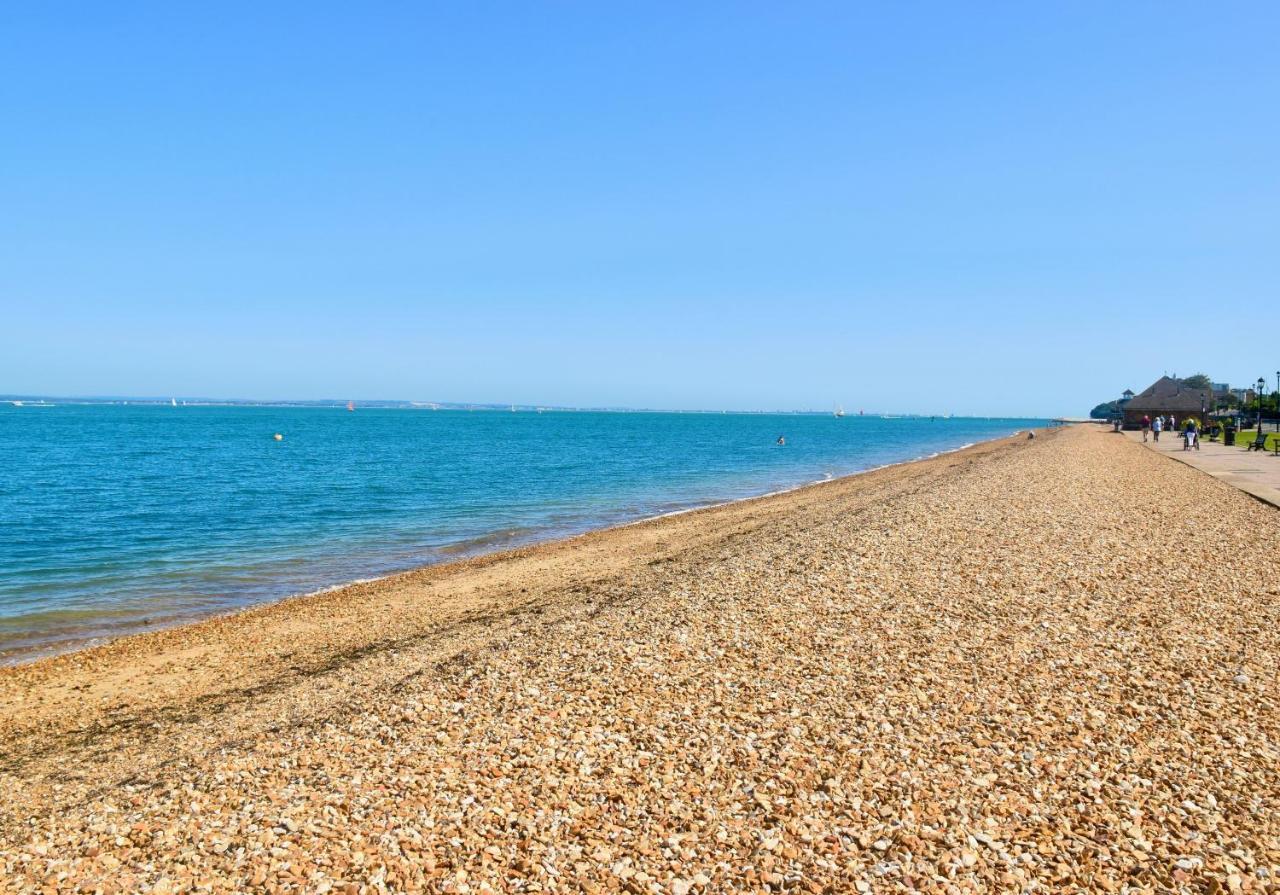 Boat House Sleeps 4 In The Centre Of The Sailing Mecca Of Cowes Villa Cowes  Exterior photo