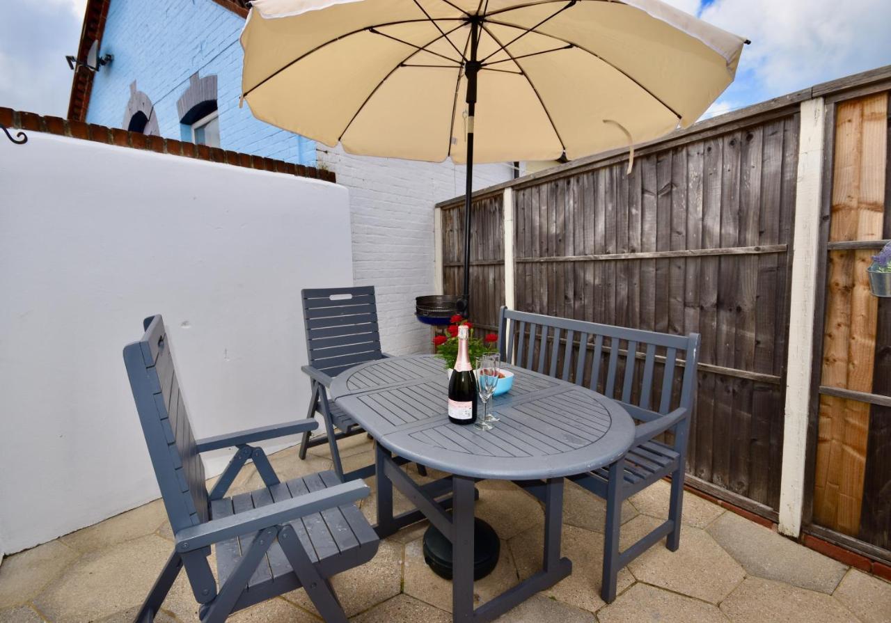 Boat House Sleeps 4 In The Centre Of The Sailing Mecca Of Cowes Villa Cowes  Exterior photo