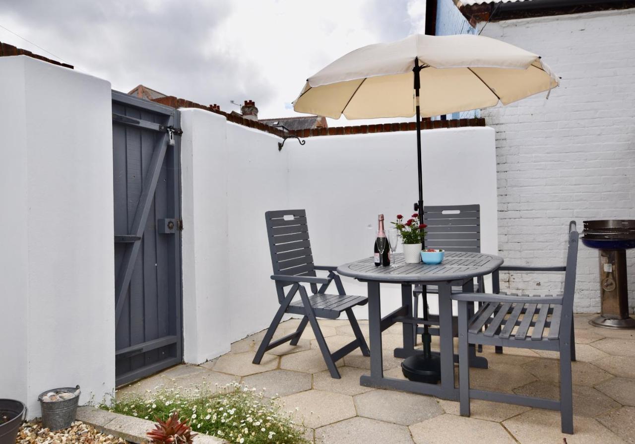 Boat House Sleeps 4 In The Centre Of The Sailing Mecca Of Cowes Villa Cowes  Exterior photo