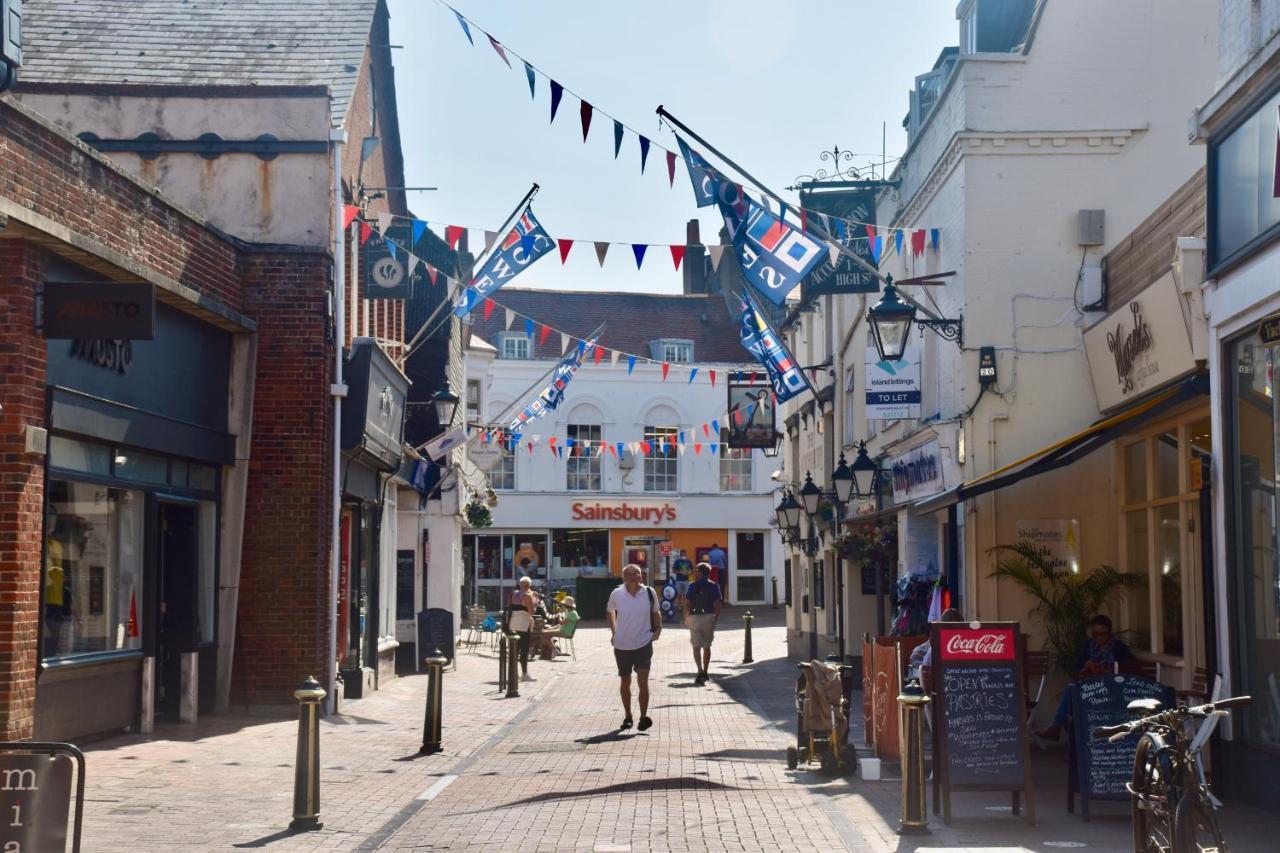 Boat House Sleeps 4 In The Centre Of The Sailing Mecca Of Cowes Villa Cowes  Exterior photo