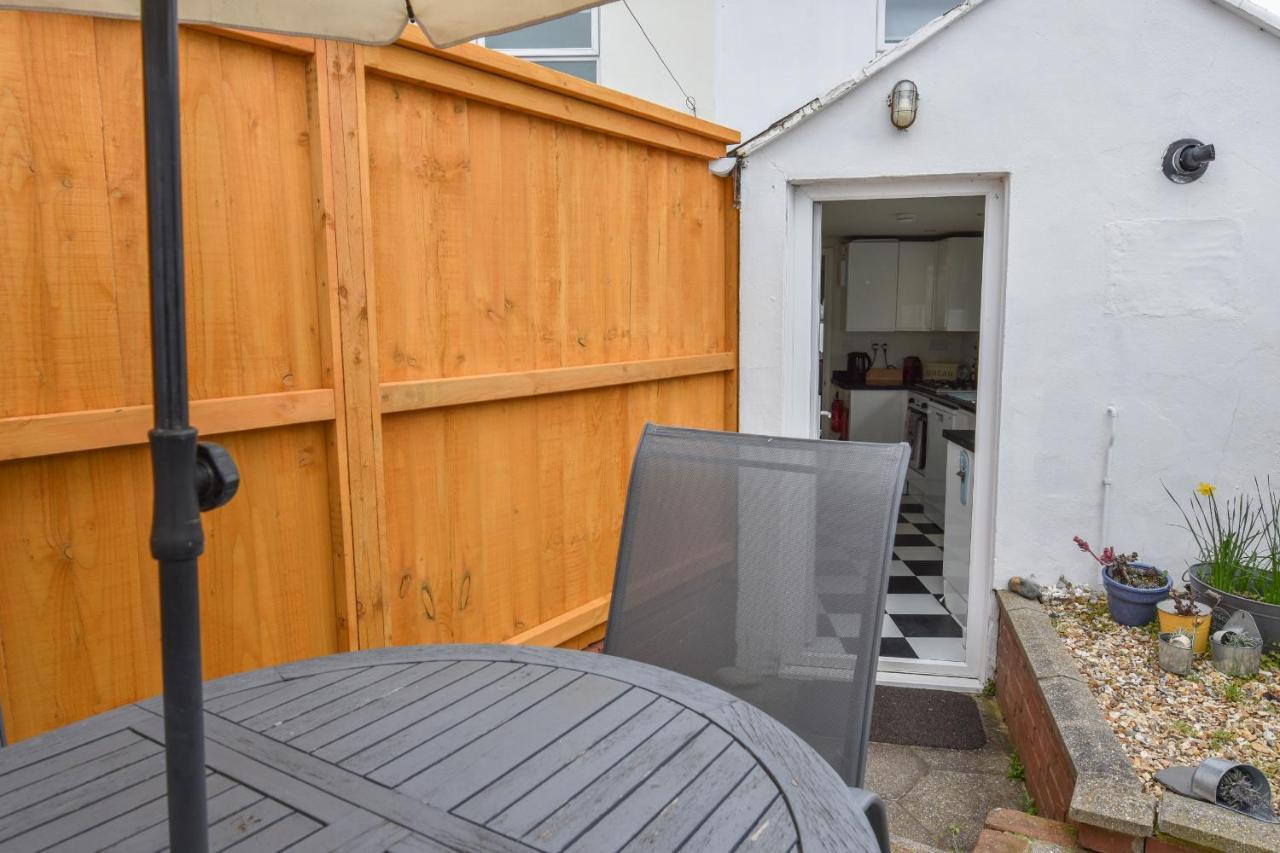 Boat House Sleeps 4 In The Centre Of The Sailing Mecca Of Cowes Villa Cowes  Exterior photo